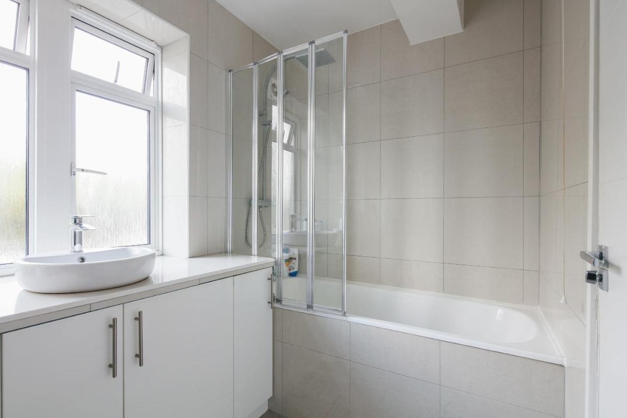Bright & Welcoming Garden Flat Sleeps 6 In Style *