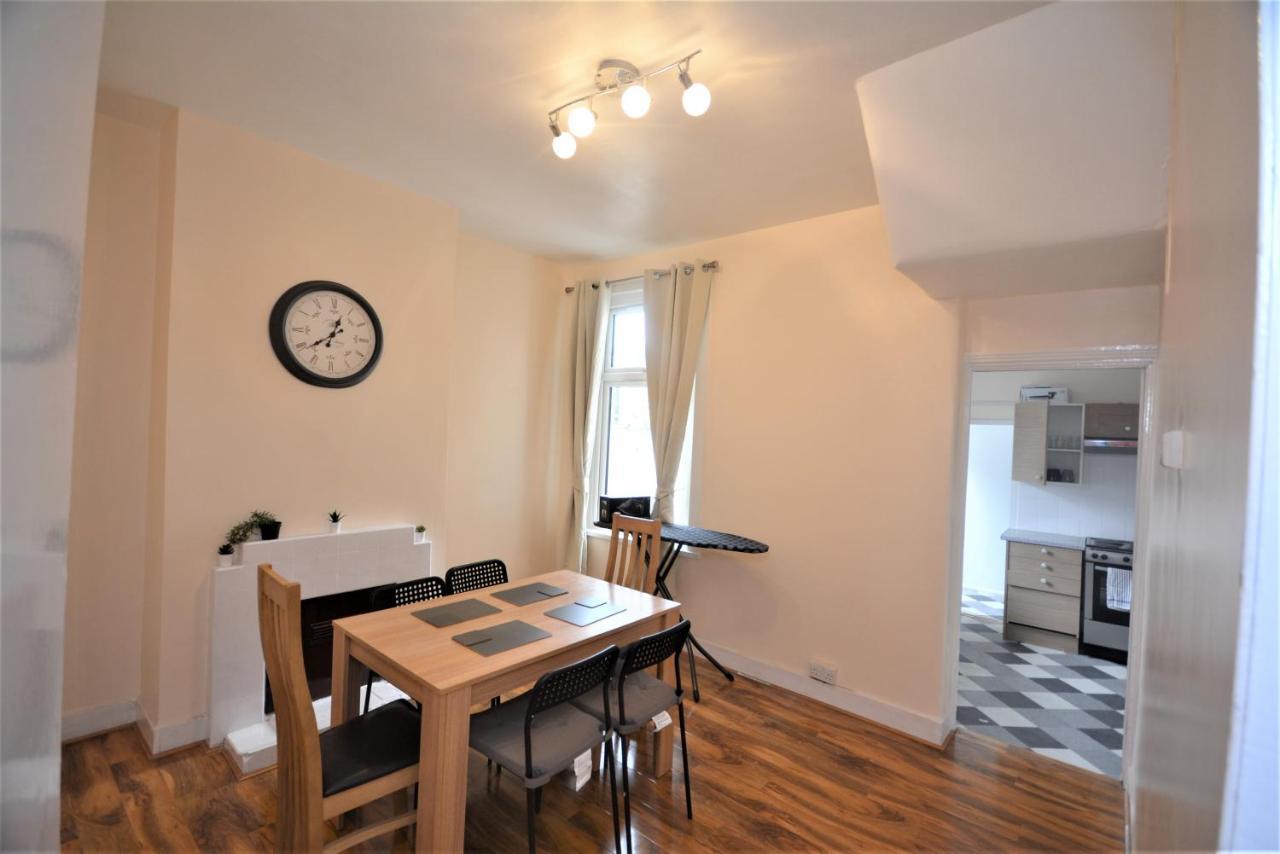 Feriehus Cheerful 3 Bedroom In Greater London