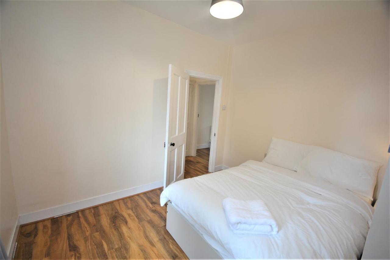 Cheerful 3 Bedroom In Greater Feriehus