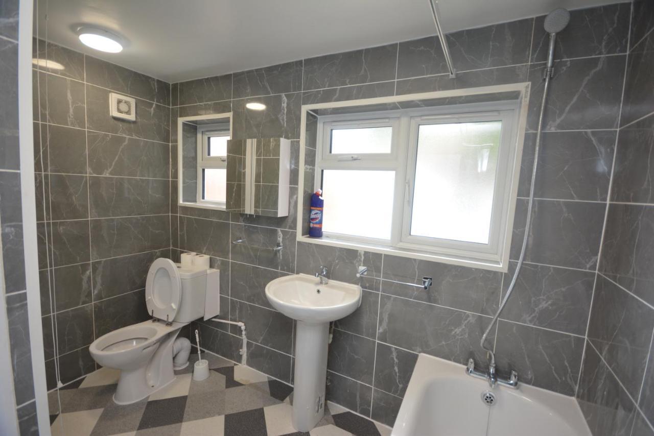 Cheerful 3 Bedroom In Greater Feriehus