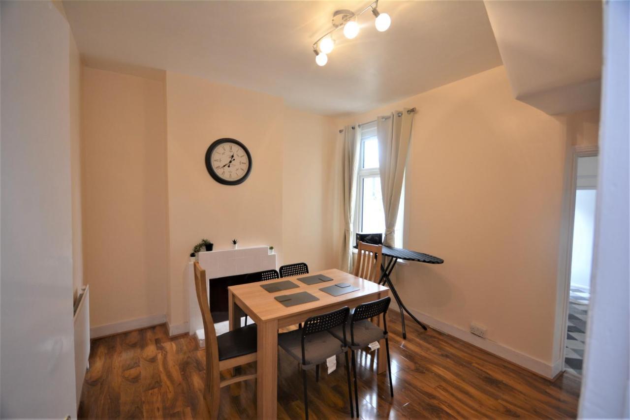 Cheerful 3 Bedroom In Greater Feriehus