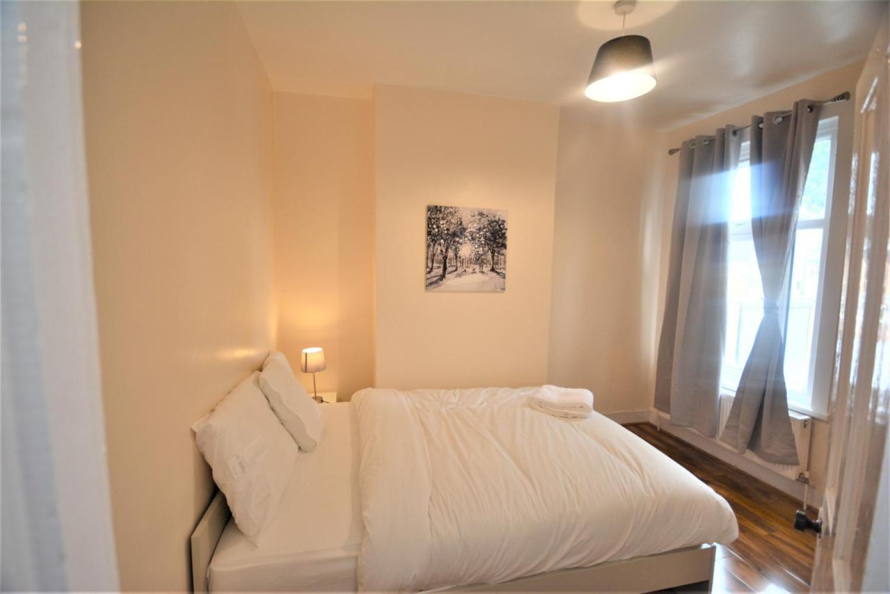 Feriehus Cheerful 3 Bedroom In Greater London