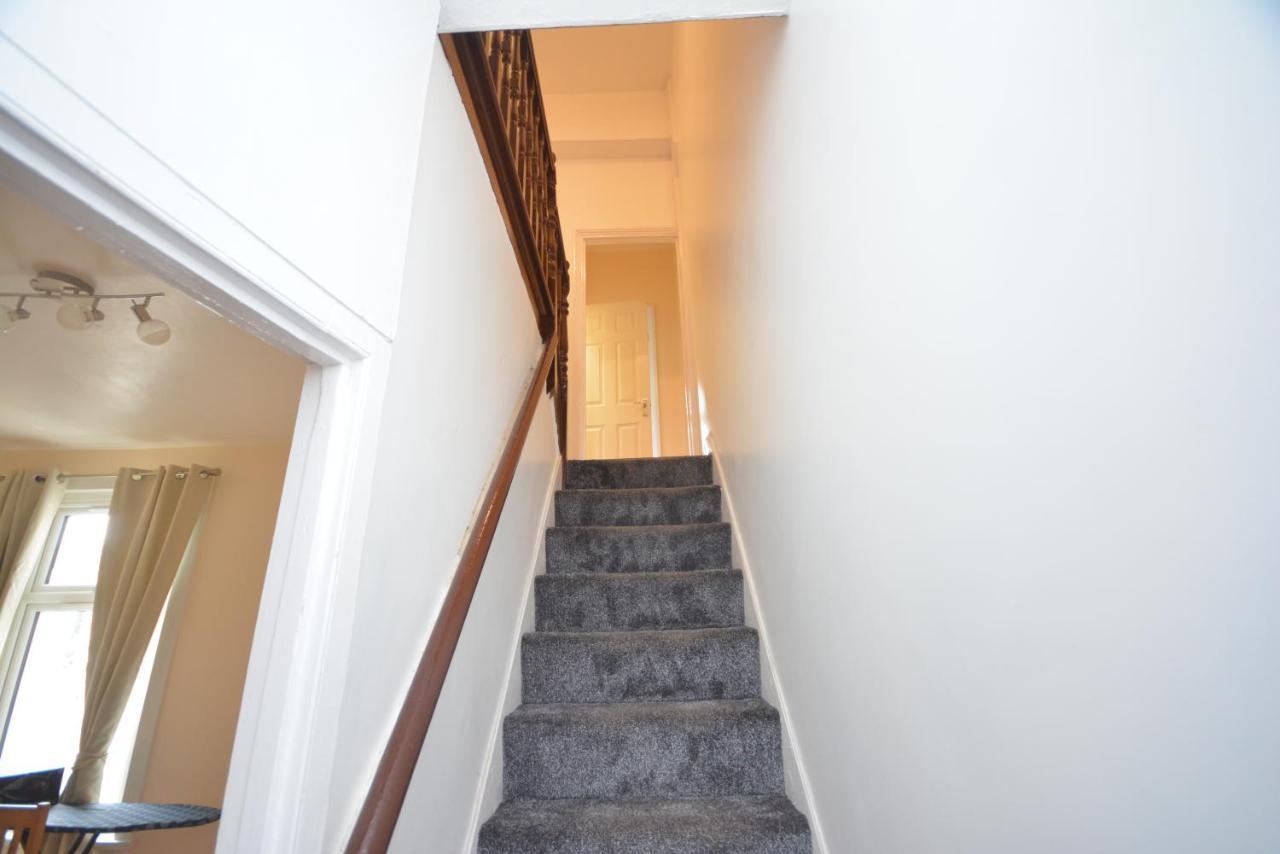 Cheerful 3 Bedroom In Greater Feriehus