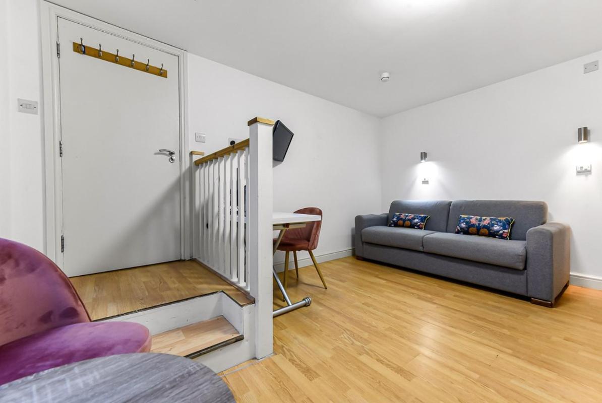 Charlotte Street By News *