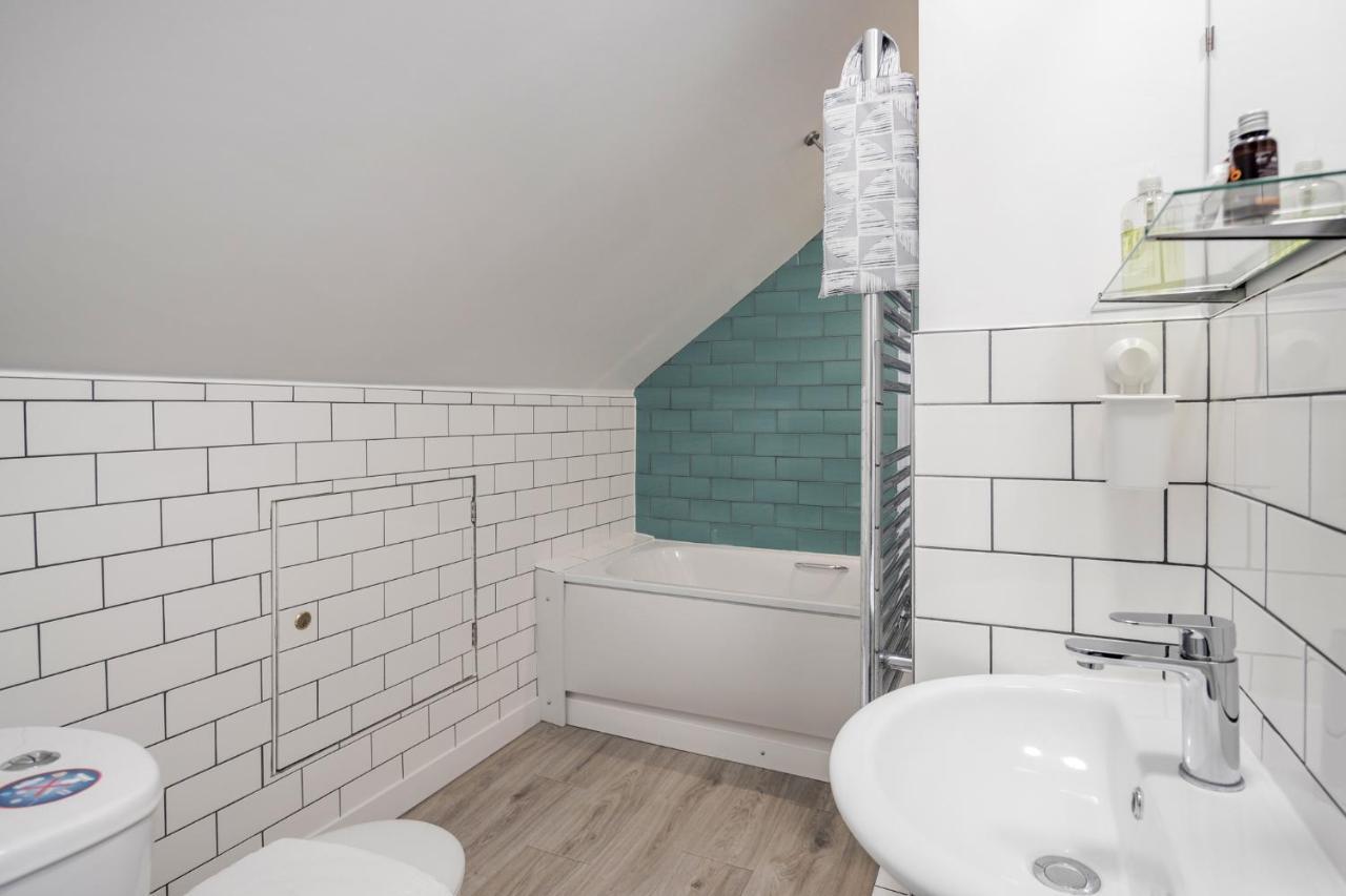 Carlile House - 5 Bedroom, Sleeps 8, Free Parking, 2 Bathrooms By Damask Homes * Londen