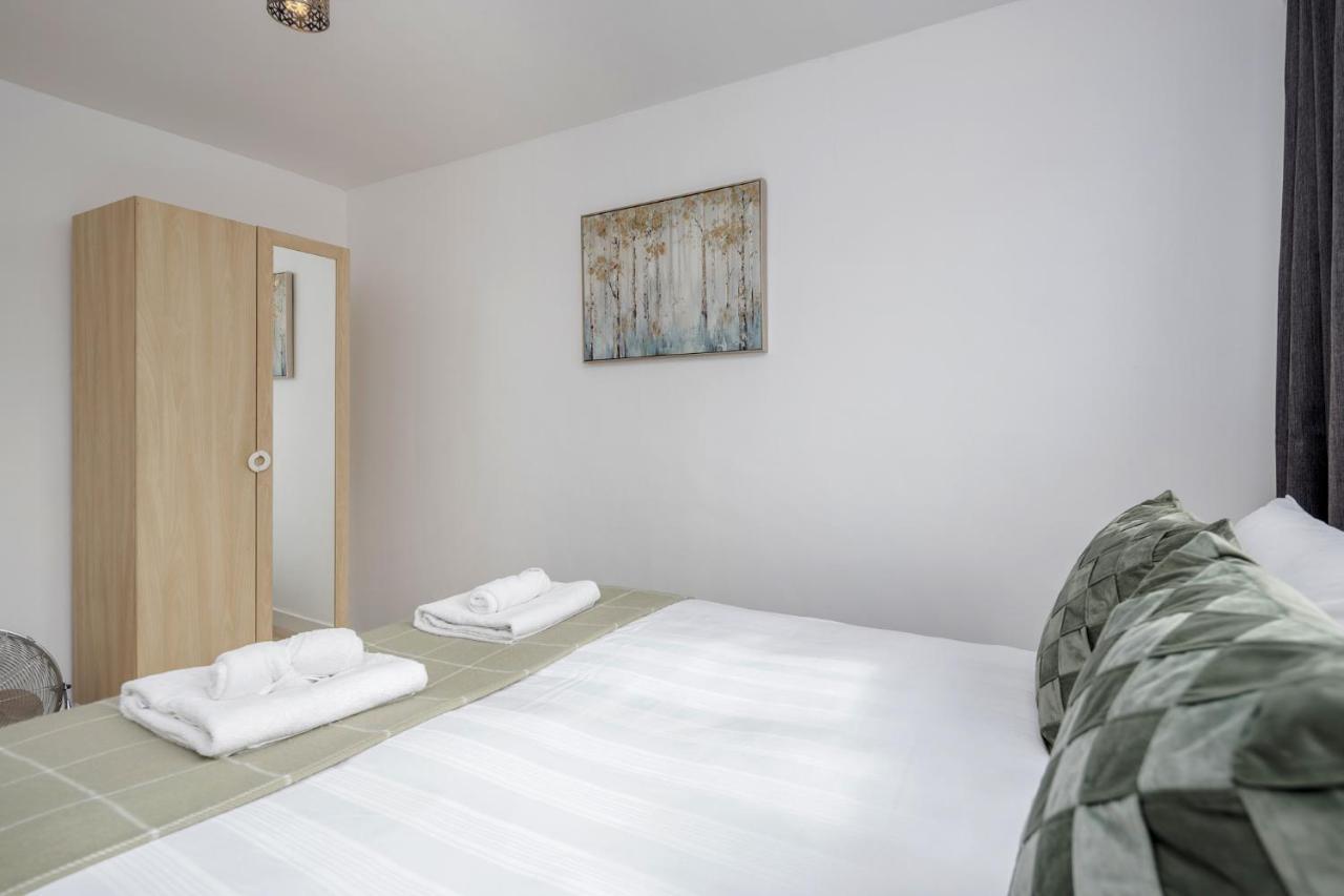 Vakantiehuis Carlile House - 5 Bedroom, Sleeps 8, Free Parking, 2 Bathrooms By Damask Homes Londen