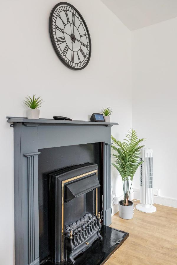 Vakantiehuis Carlile House - 5 Bedroom, Sleeps 8, Free Parking, 2 Bathrooms By Damask Homes Londen