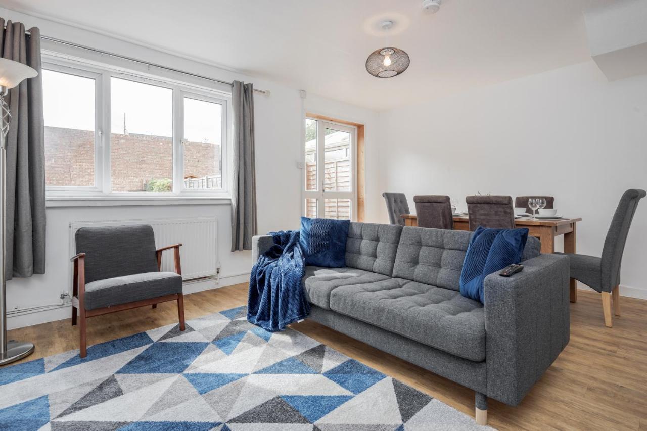 Vakantiehuis Carlile House - 5 Bedroom, Sleeps 8, Free Parking, 2 Bathrooms By Damask Homes