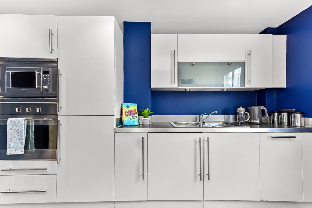 Spacious Cosy 2 Bed Flat, Apartment *