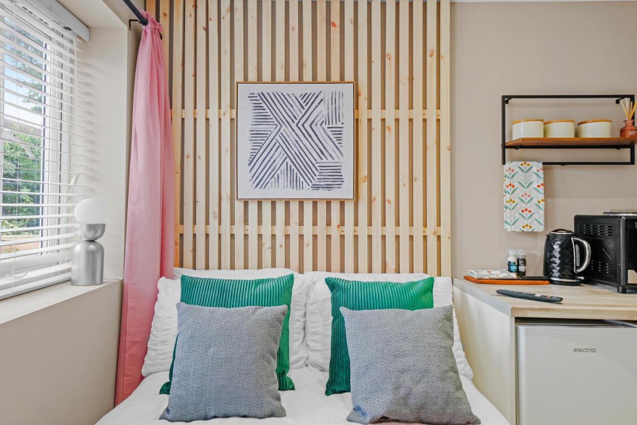 Cosy Heathrow - Parking - Garden London