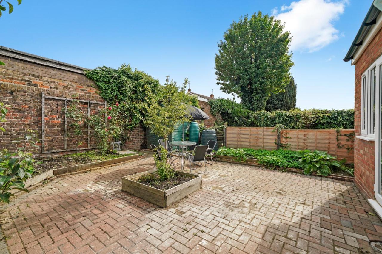Cosy Heathrow - Parking - Garden London