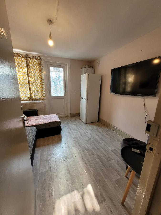 43 Kimberly Road * Londen