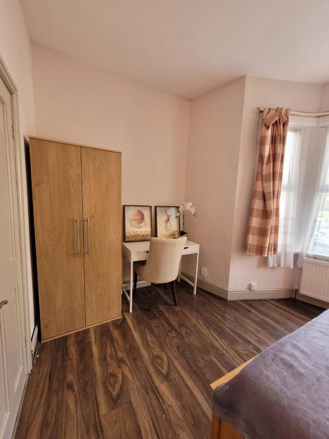 43 Kimberly Road * Londen