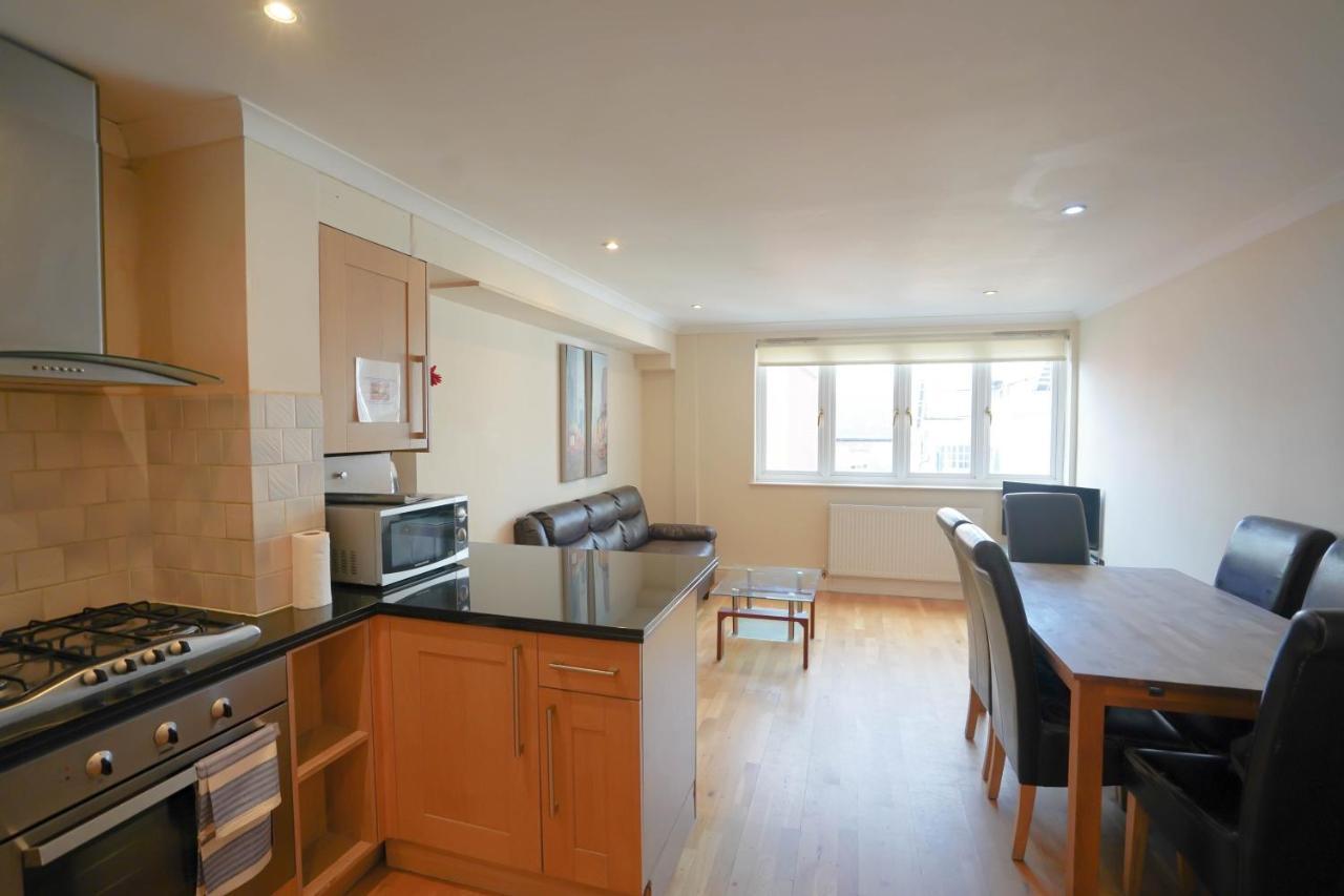Cosy 2-bed 2 Bathroom In *