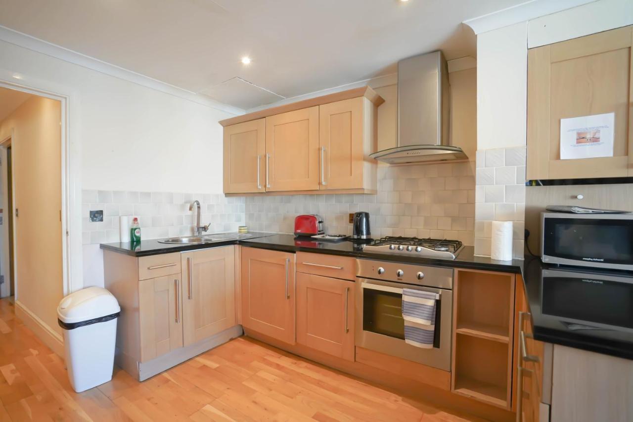 Apartment Cosy 2-bed 2 Bathroom In London