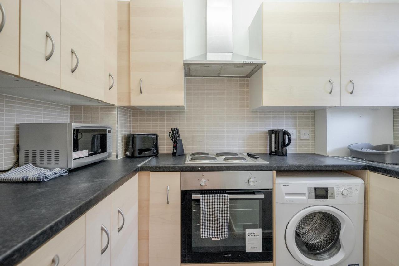 Aplacetostay Apartment, Zone 1 Car * Londen