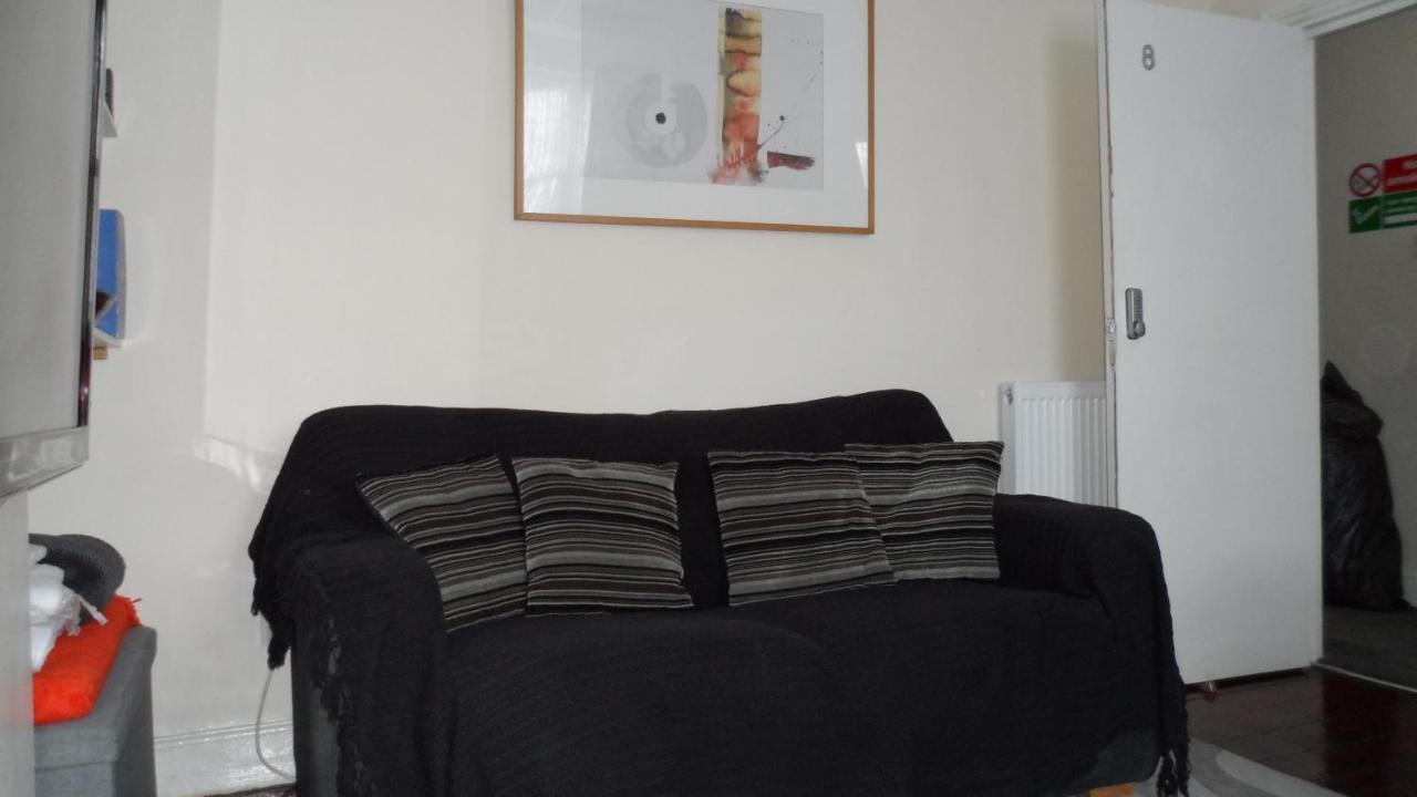 Bubblesbnb 7 Bedroom House, 16 Beds, Sleeps 22 Vakantiehuis *