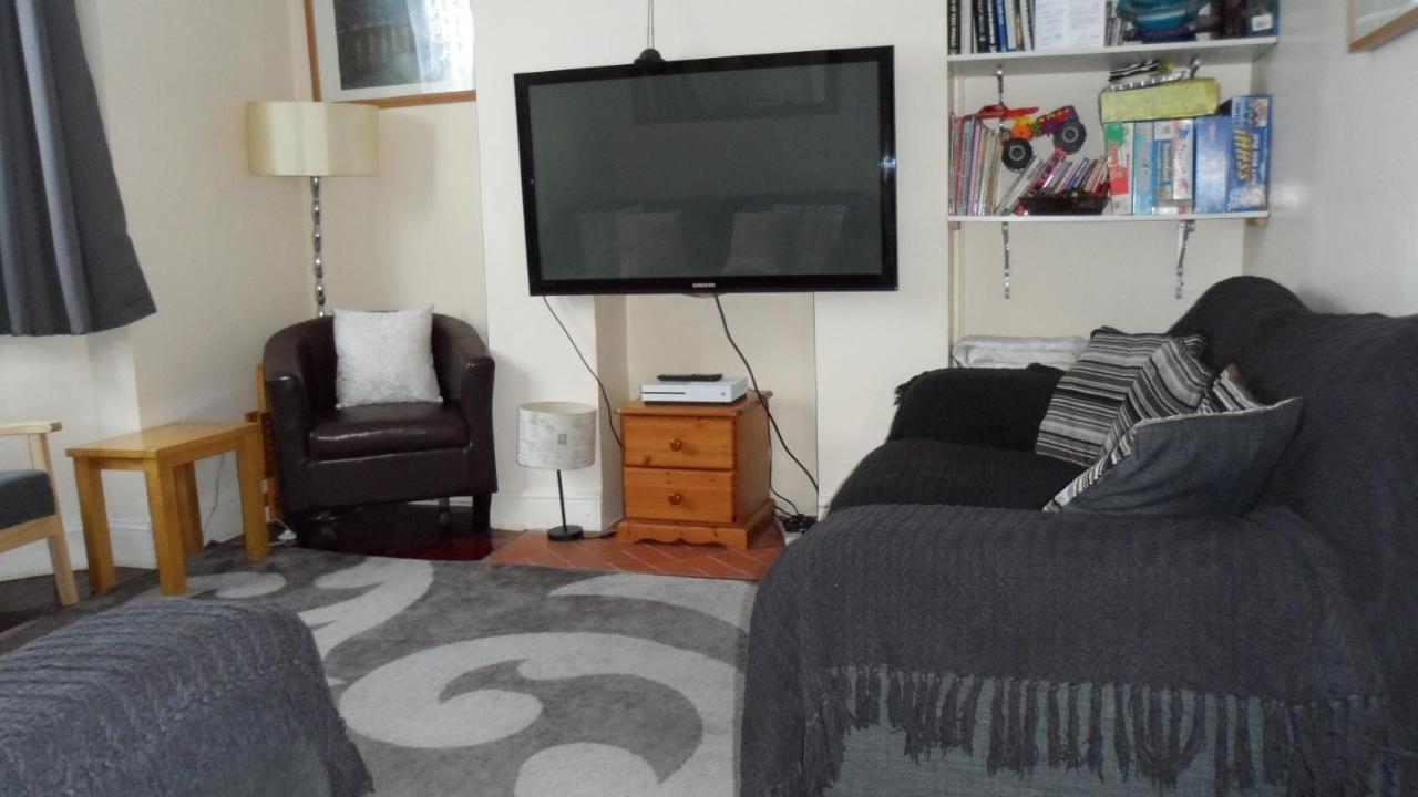 Vakantiehuis Bubblesbnb 7 Bedroom House, 16 Beds, Sleeps 22 Londen