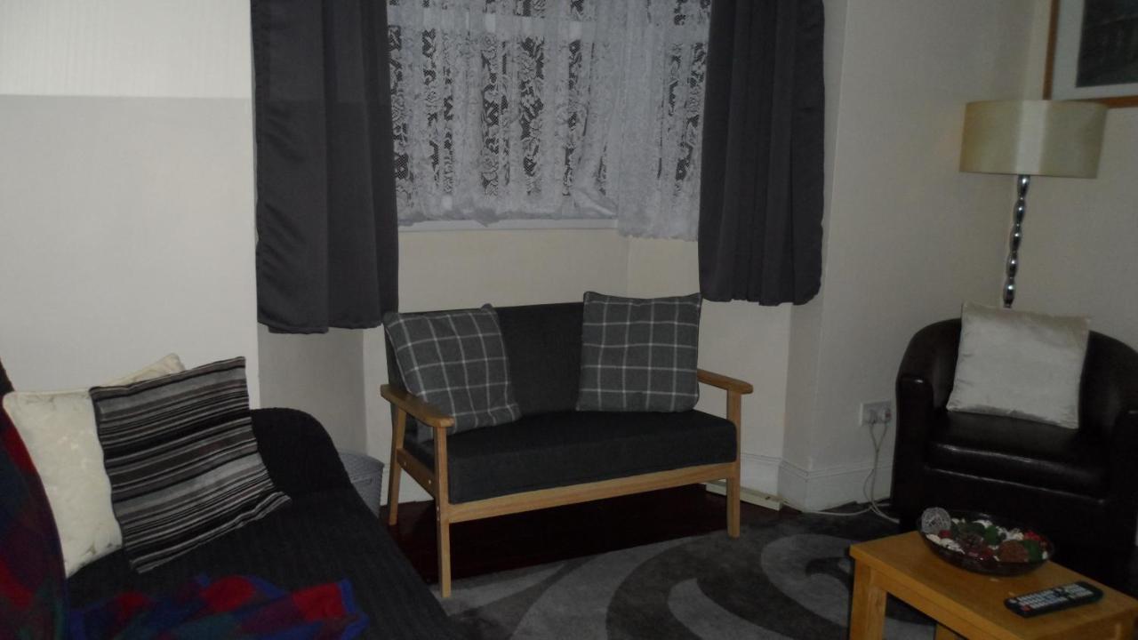 Vakantiehuis Bubblesbnb 7 Bedroom House, 16 Beds, Sleeps 22 Londen