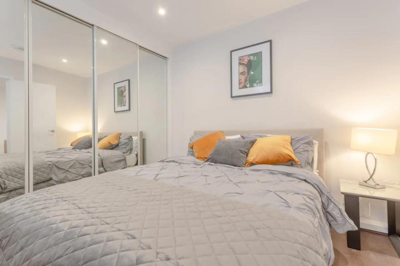 Modern Flat In The Heart Of West Apartment London