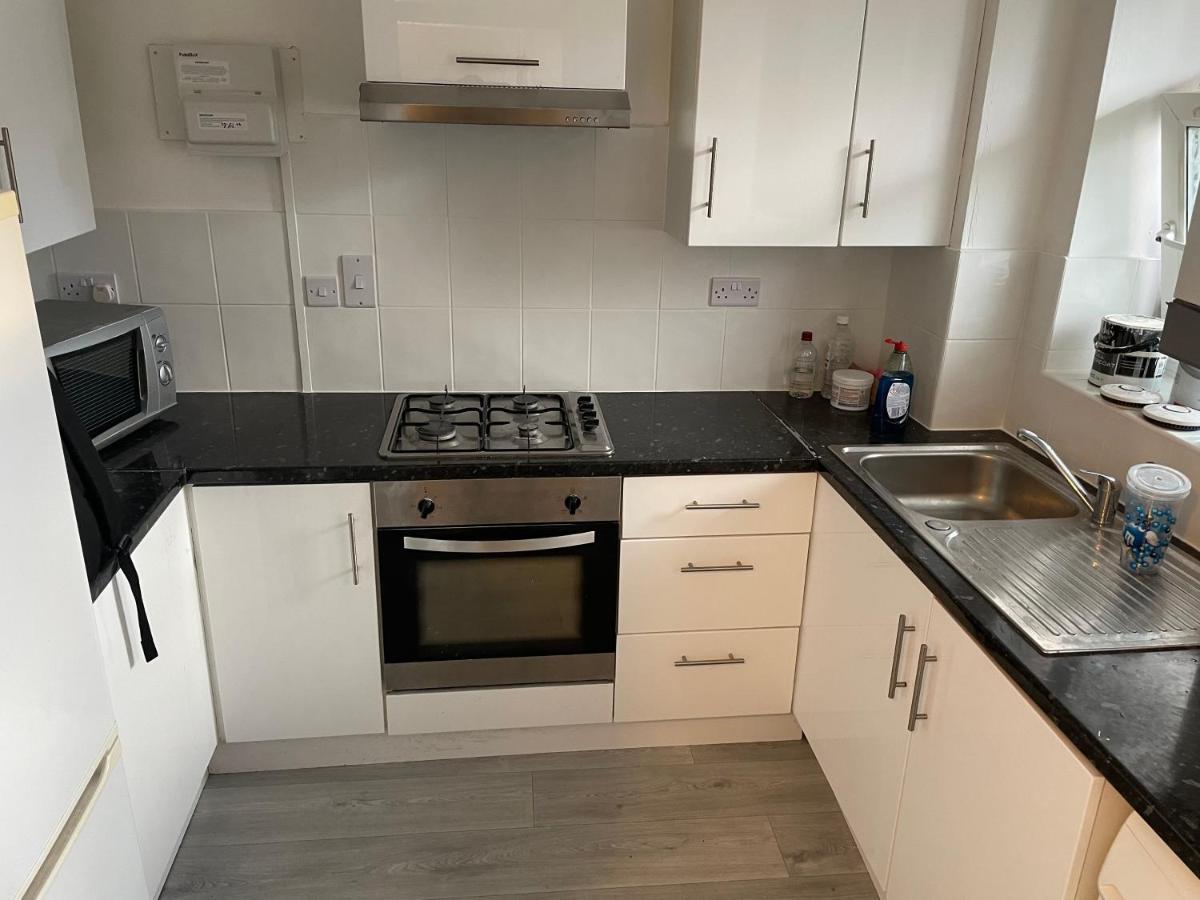 Apartment One Bedroom Flat Near Vauxhall Train Station *
