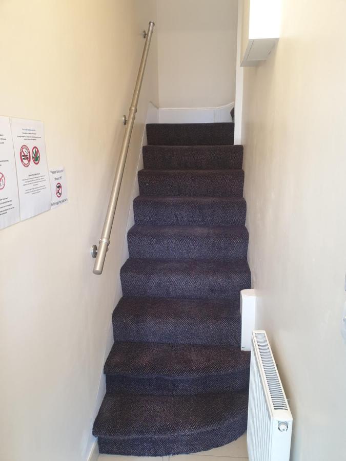 Appartement Luxury Spacious 2 Bedroom 4 Mins From Ilford Stn. Free Parking Londen
