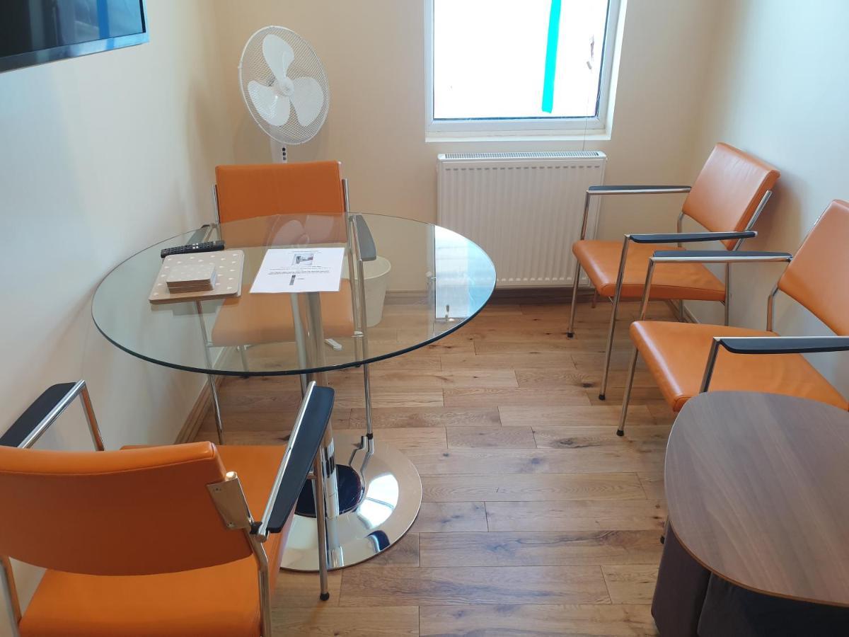 Luxury Spacious 2 Bedroom 4 Mins From Ilford Stn. Free Parking Appartement