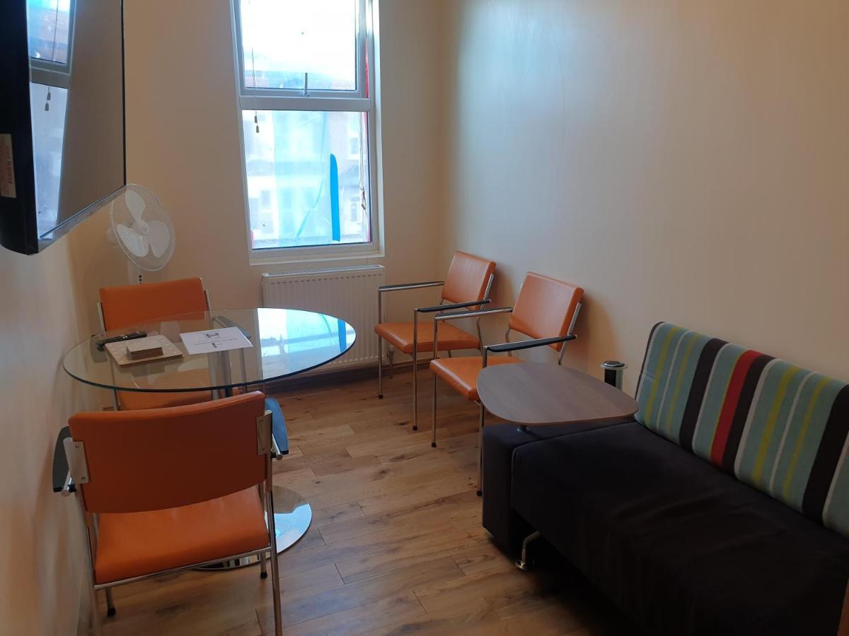 Luxury Spacious 2 Bedroom 4 Mins From Ilford Stn. Free Parking