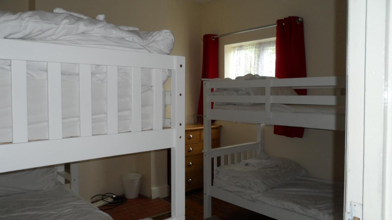Bubblesbnb 7 Bedroom House, 16 Beds, Sleeps 22 Londen