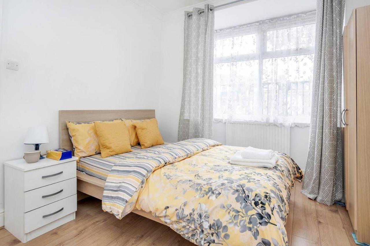 Impeccable And Welcoming 3-bed House In Ferienhaus London