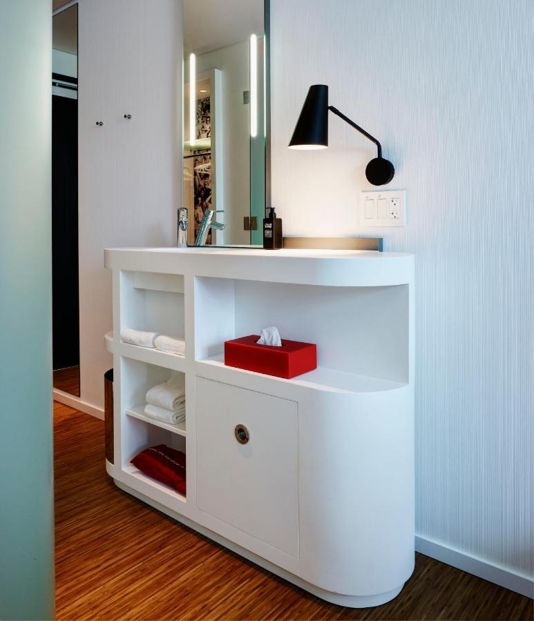 Hotel Citizenm Victoria Station 4*