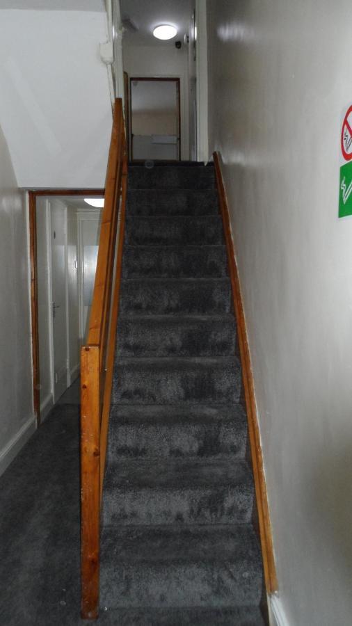 Vakantiehuis Bubblesbnb 7 Bedroom House, 16 Beds, Sleeps 22 *