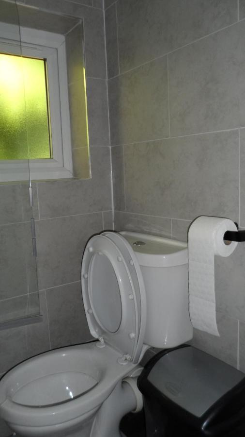 Bubblesbnb 7 Bedroom House, 16 Beds, Sleeps 22 Vakantiehuis *