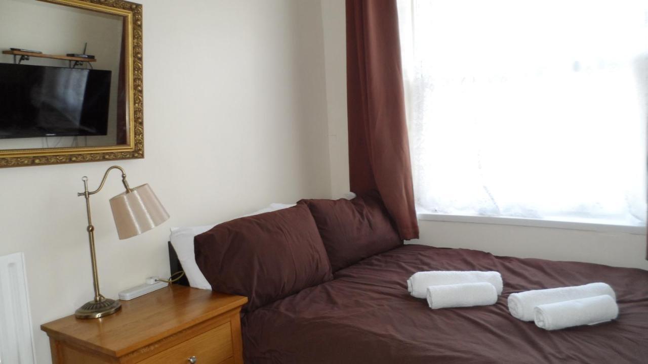 Bubblesbnb 7 Bedroom House, 16 Beds, Sleeps 22 Vakantiehuis Londen