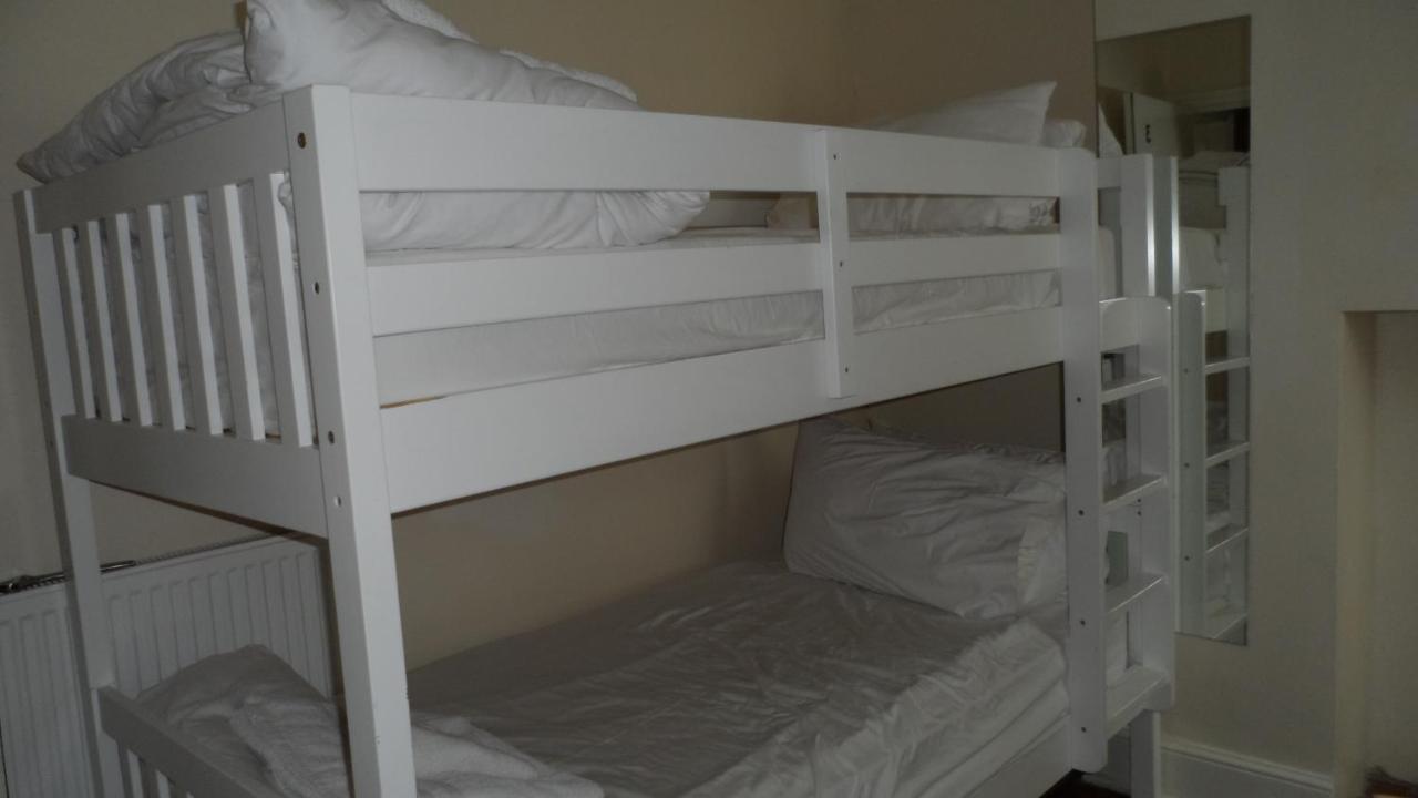 Bubblesbnb 7 Bedroom House, 16 Beds, Sleeps 22 * Londen