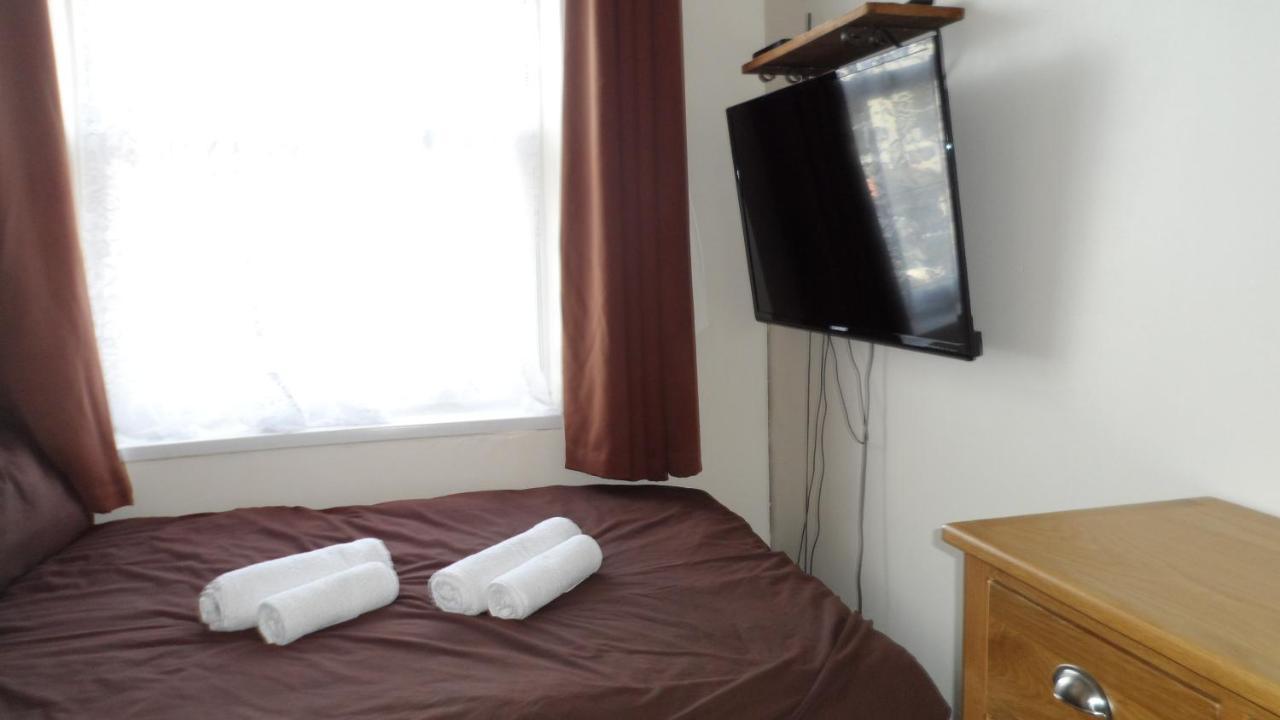 Vakantiehuis Bubblesbnb 7 Bedroom House, 16 Beds, Sleeps 22