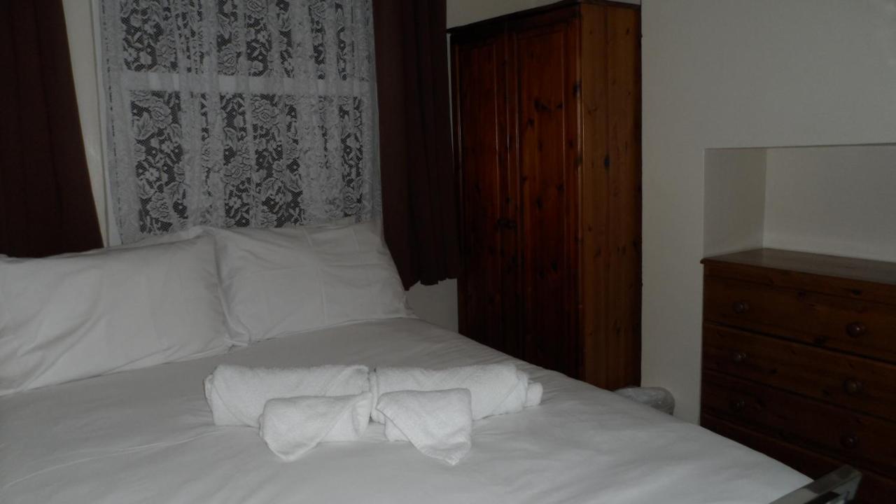 Vakantiehuis Bubblesbnb 7 Bedroom House, 16 Beds, Sleeps 22 *