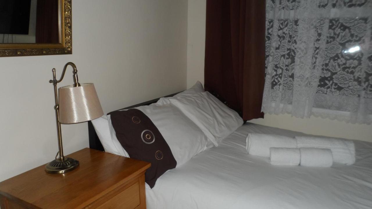Vakantiehuis Bubblesbnb 7 Bedroom House, 16 Beds, Sleeps 22