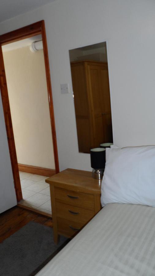 Bubblesbnb 7 Bedroom House, 16 Beds, Sleeps 22 Vakantiehuis *