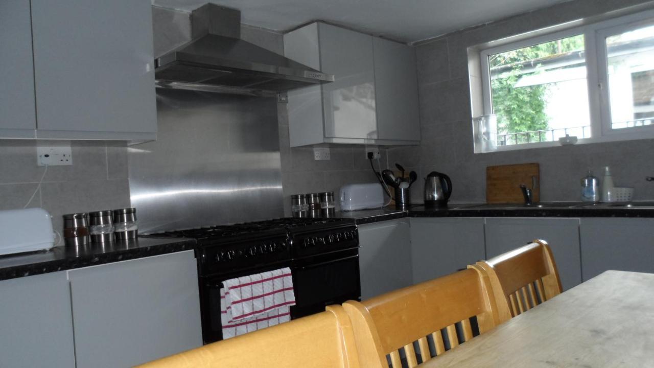 Bubblesbnb 7 Bedroom House, 16 Beds, Sleeps 22 Vakantiehuis *