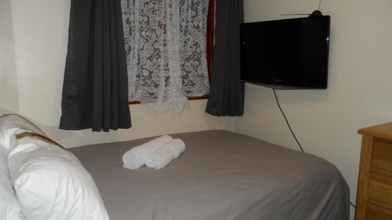 Vakantiehuis Bubblesbnb 7 Bedroom House, 16 Beds, Sleeps 22 Londen