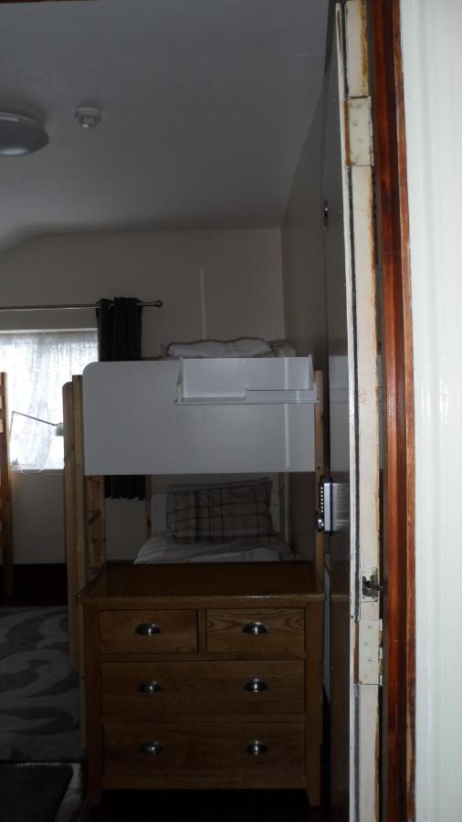 Bubblesbnb 7 Bedroom House, 16 Beds, Sleeps 22 Vakantiehuis Londen