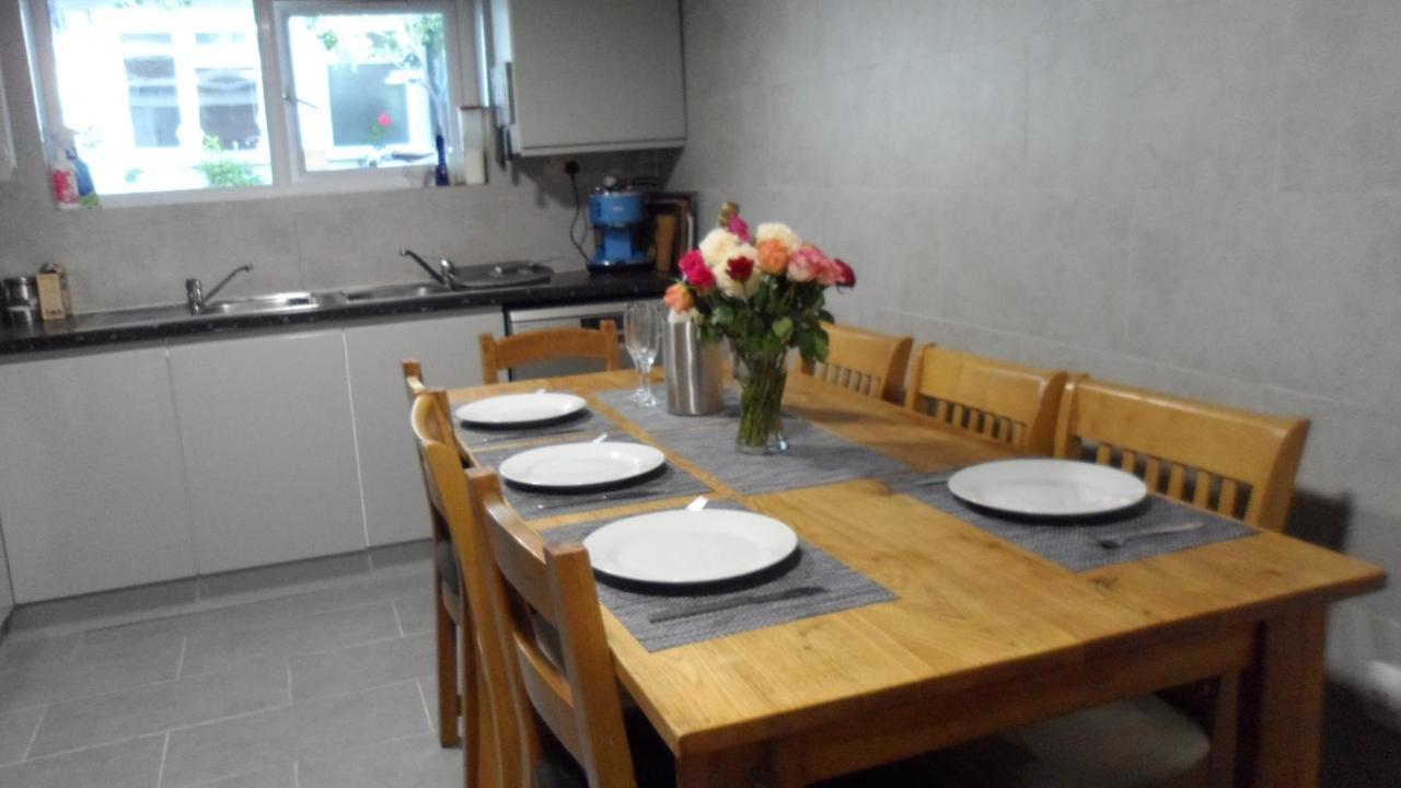 Bubblesbnb 7 Bedroom House, 16 Beds, Sleeps 22 Vakantiehuis Londen