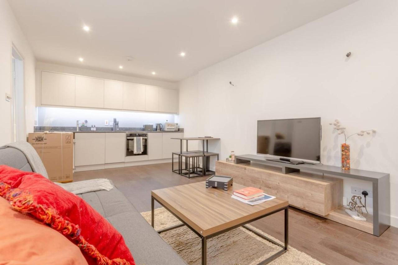 Modern Flat In The Heart Of West Leilighet London