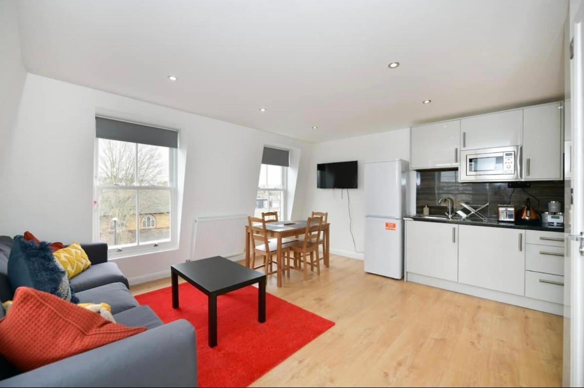 Lovely 2 Bedroom Serviced Penthouse Battersea Park Road Apartamento