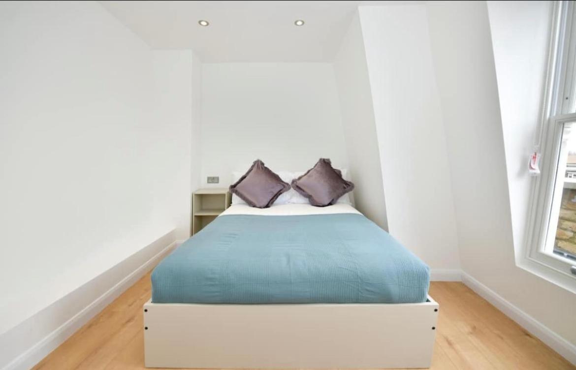 Lovely 2 Bedroom Serviced Penthouse Battersea Park Road * Londres