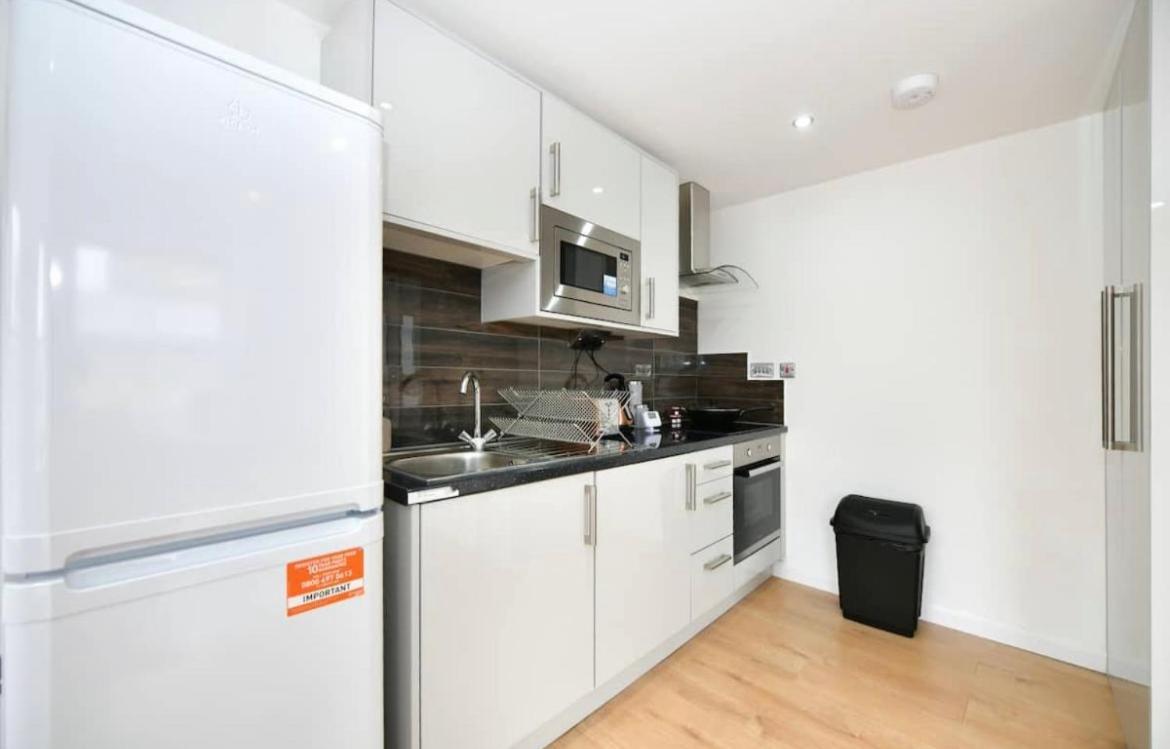 Lovely 2 Bedroom Serviced Penthouse Battersea Park Road Apartamento
