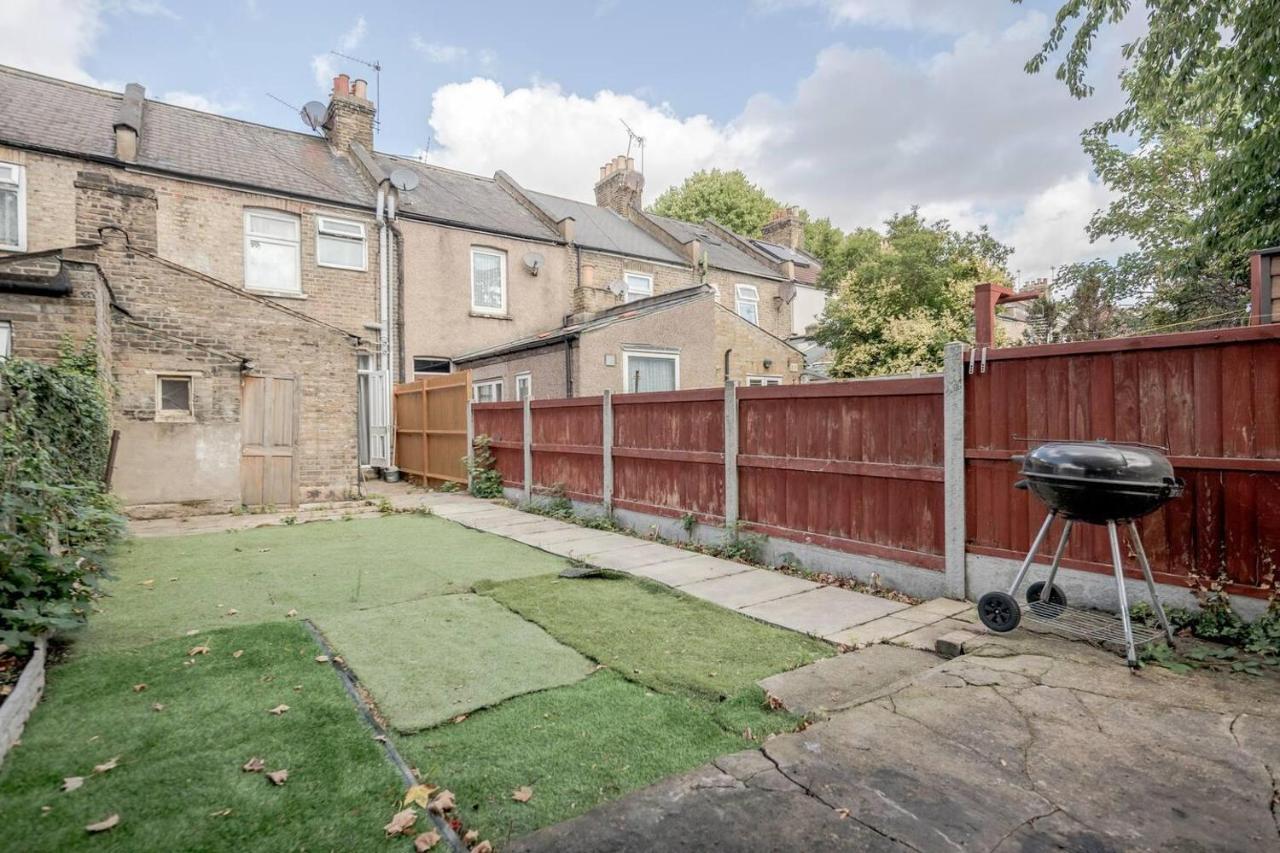 Ferienhaus Impeccable And Welcoming 3-bed House In *