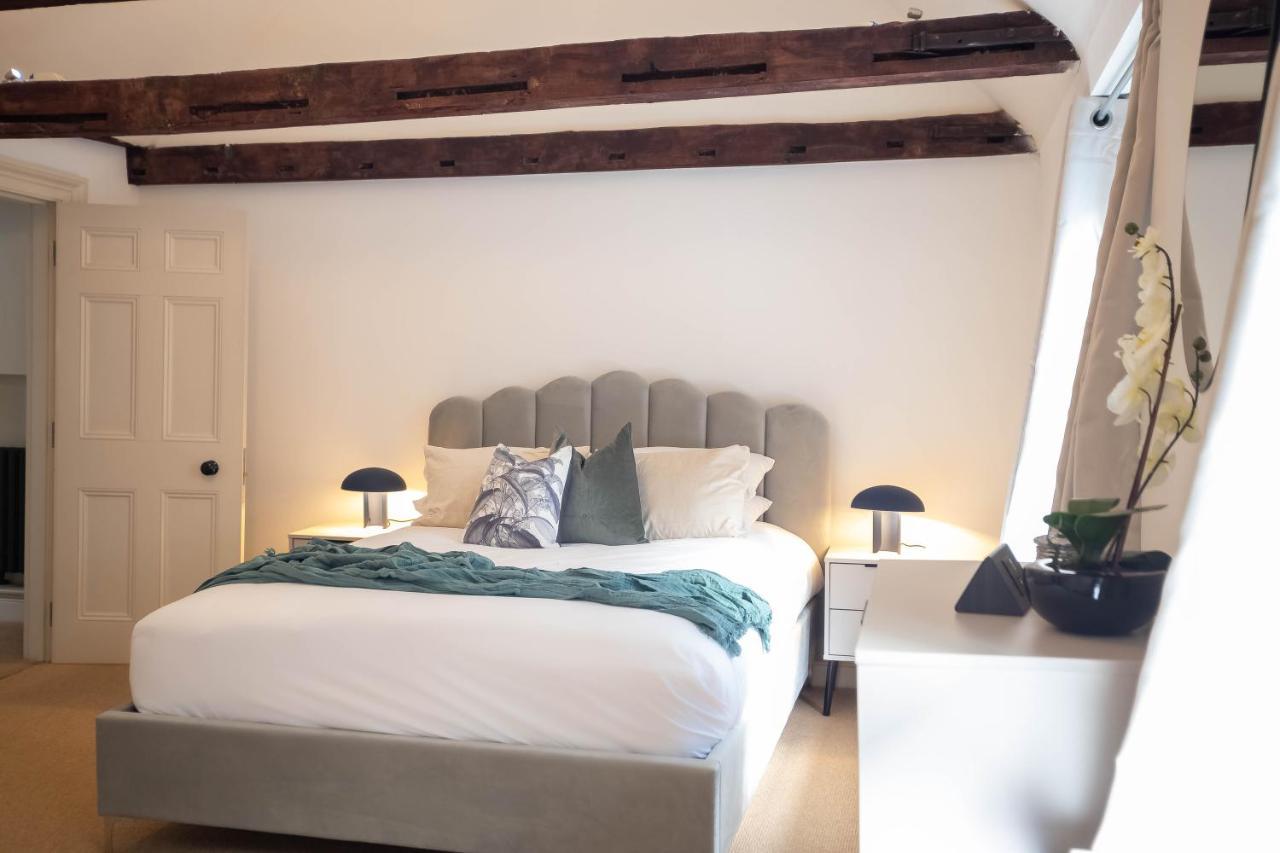 Liverpool St Three Bedroom Near Tube Station Apartment