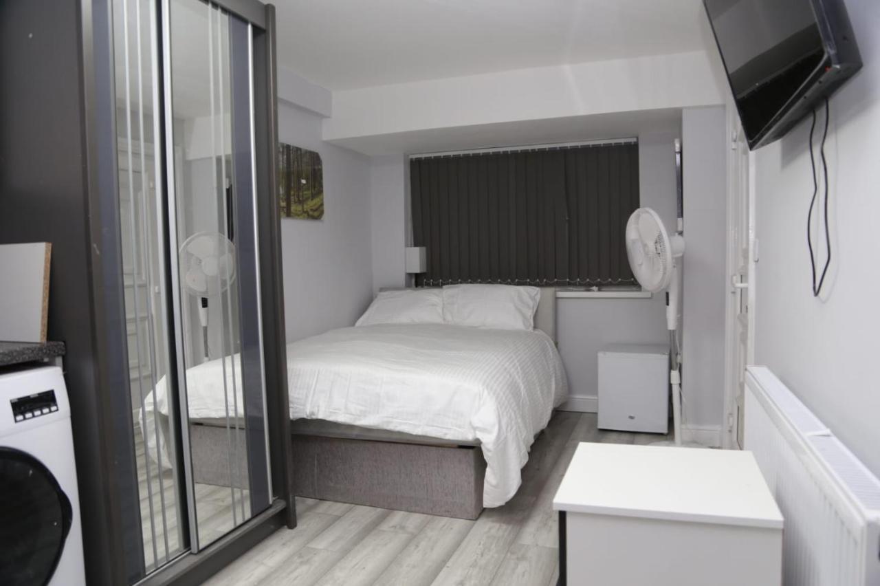 Budget Ensuite Woolwich Chalet London
